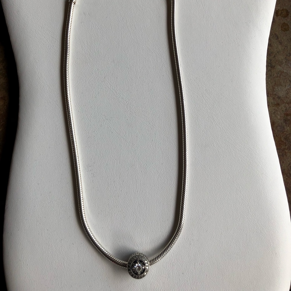 PANDORA NECKLACE plus CHARM
